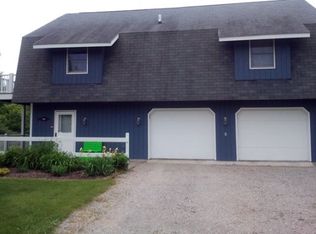 1035 E Sunnyview Rd, Oshkosh, WI 54901