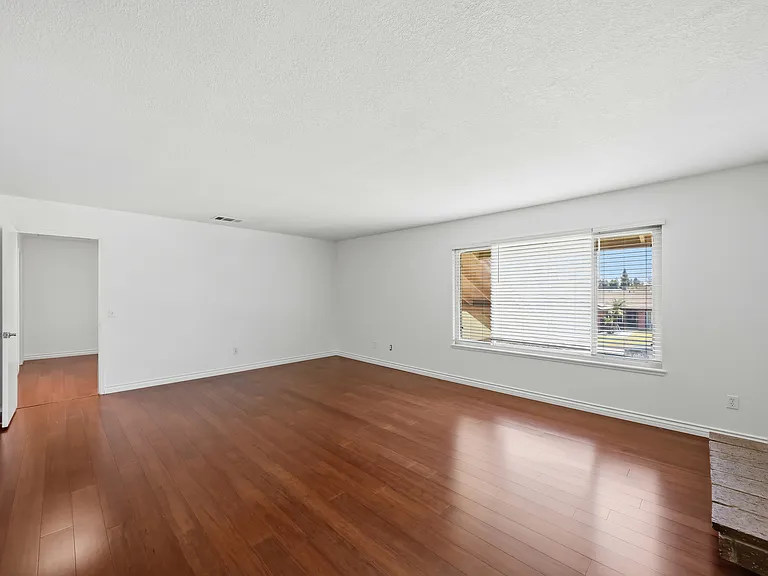 8566 Club House Dr — Photo 20