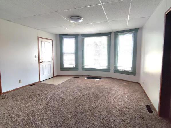 220 W Union St #1, Earlville, IL 60518