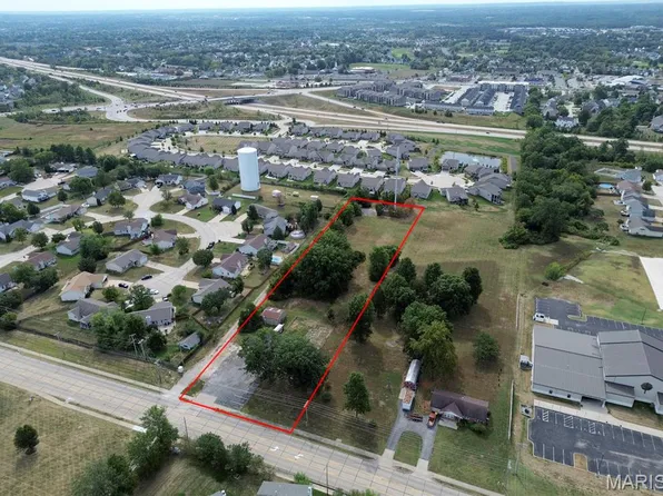1306 Feise Rd, O'Fallon, MO 63368
