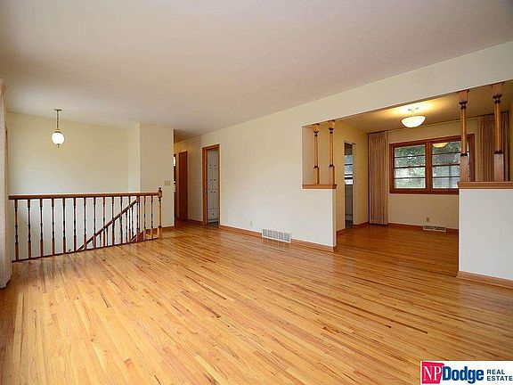 4th image of 9746 Erskine St