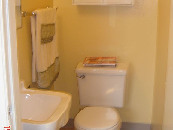 1/2 bath downstairs