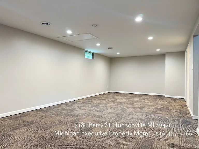 3180 Barry St — Photo 19
