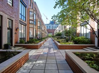 310 N Desplaines St UNIT D, Chicago, IL 60661