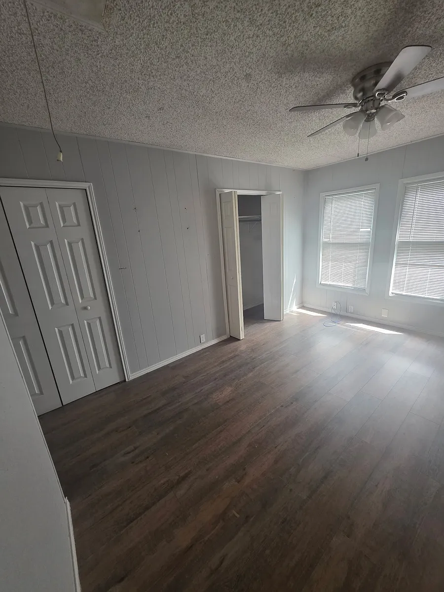 Building Photo - 211 W Huff Ave #A
