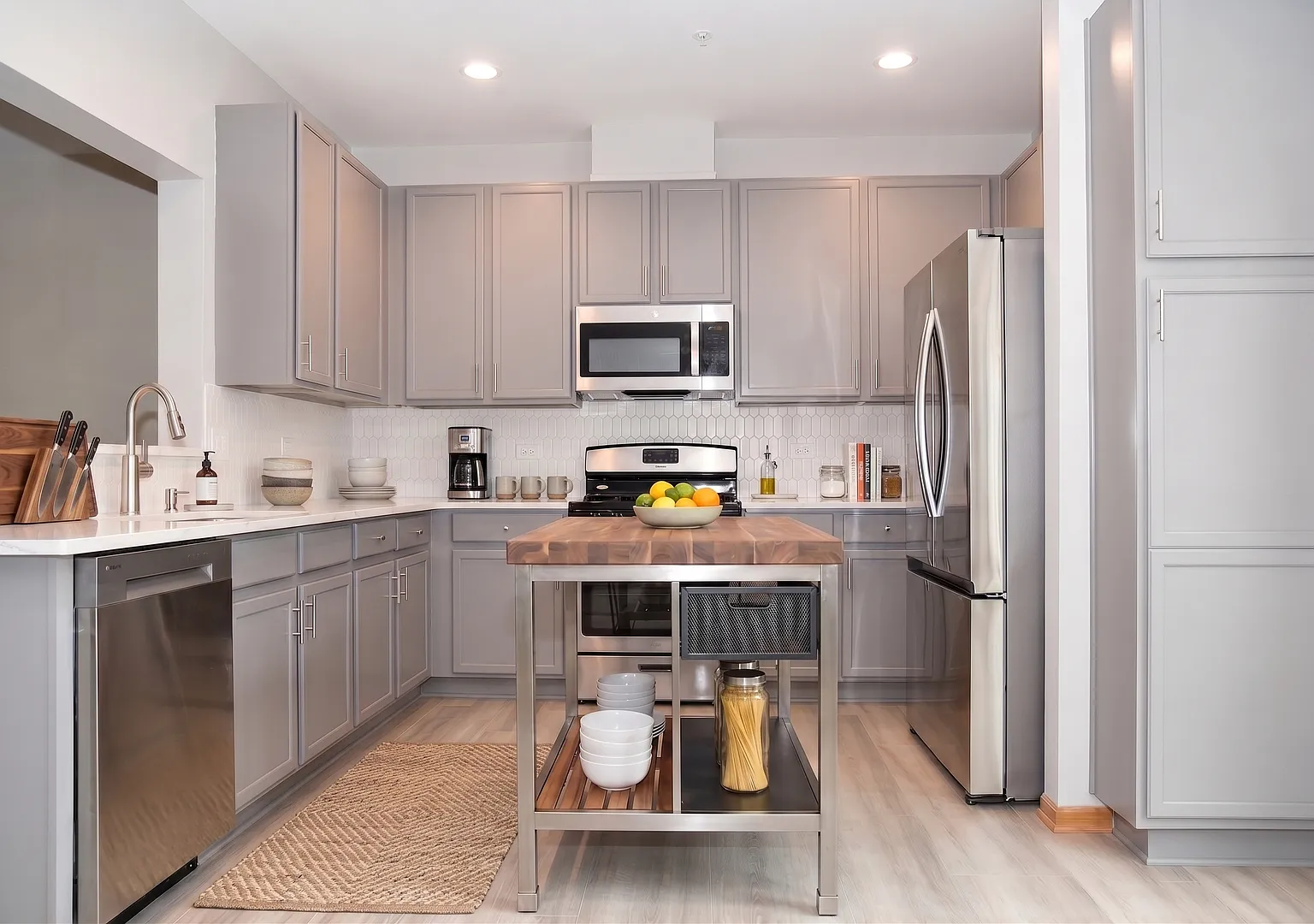 3 bed, 2.5 bath, 1806 sqft, $2,850 — Photo 3