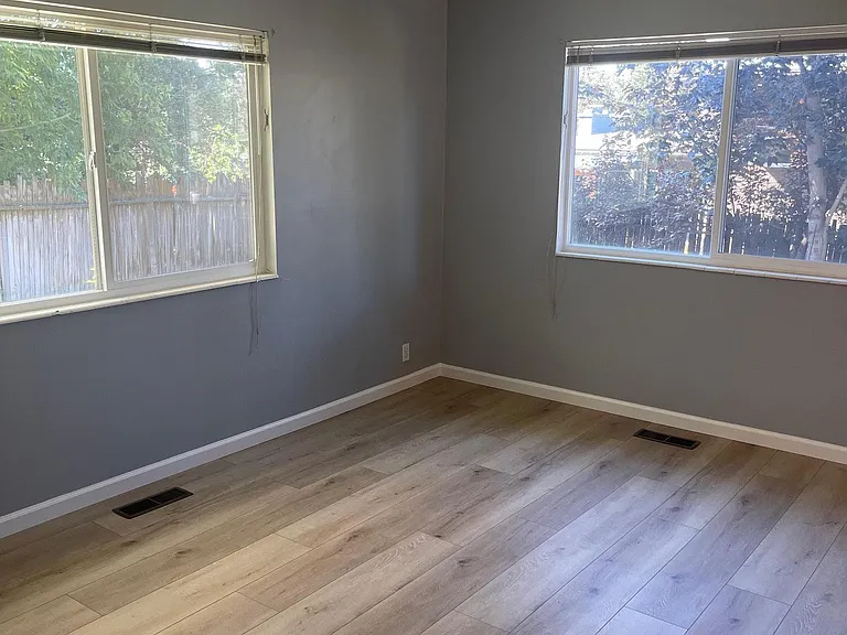 4618 S Russell St — Photo 8