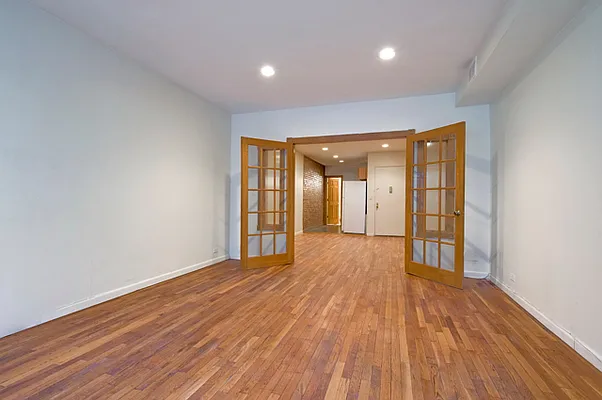 Rented by CORE | media 12