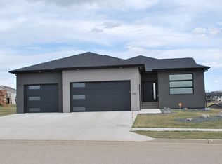 1604 Plains Bnd SE, Mandan, ND 58554