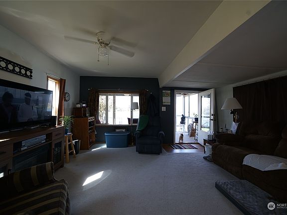 5th image of 296 Island Aire Drive #43
