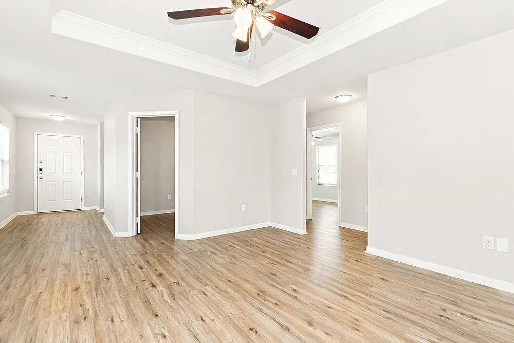 3 bed, 2.0 bath, 1530 sqft, $2,045 — Photo 4