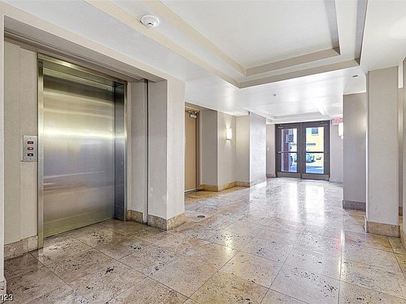 4th image of 15 E Agate Ave Unit 305