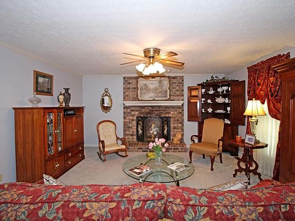 4th image of 212 Lone Oak Dr