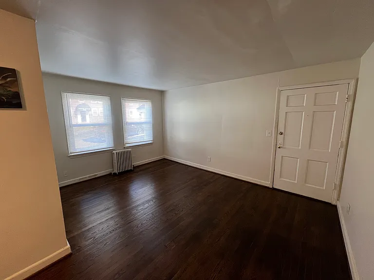 1110 N Kensington St — Photo 3
