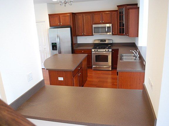 4th image of 615 Grosvenor Ln #615