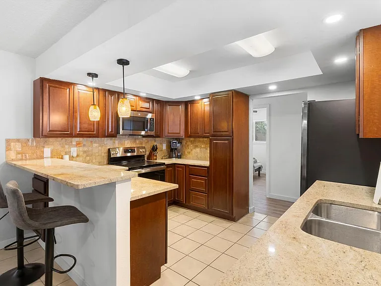 10217 Santa Paula Ave NE — Photo 22
