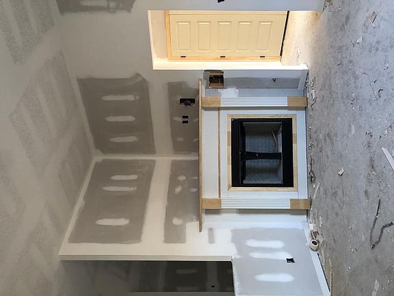 4th image of 851 Boulevard Orleans St
