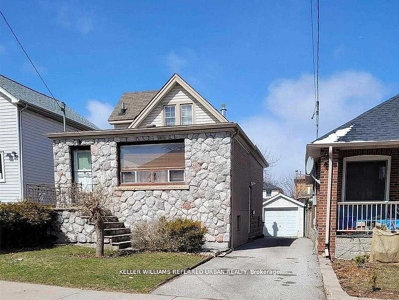 1st image of 8 Tilden Cres