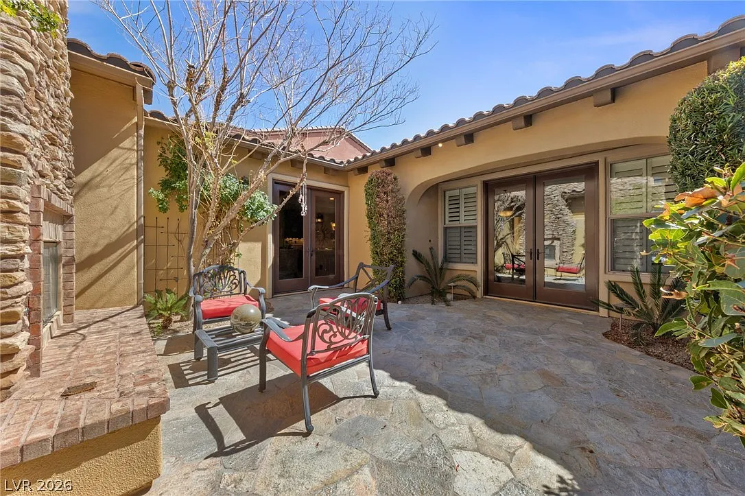 3 bed, 2.5 bath, 2856 sqft, $5,250 — Photo 3