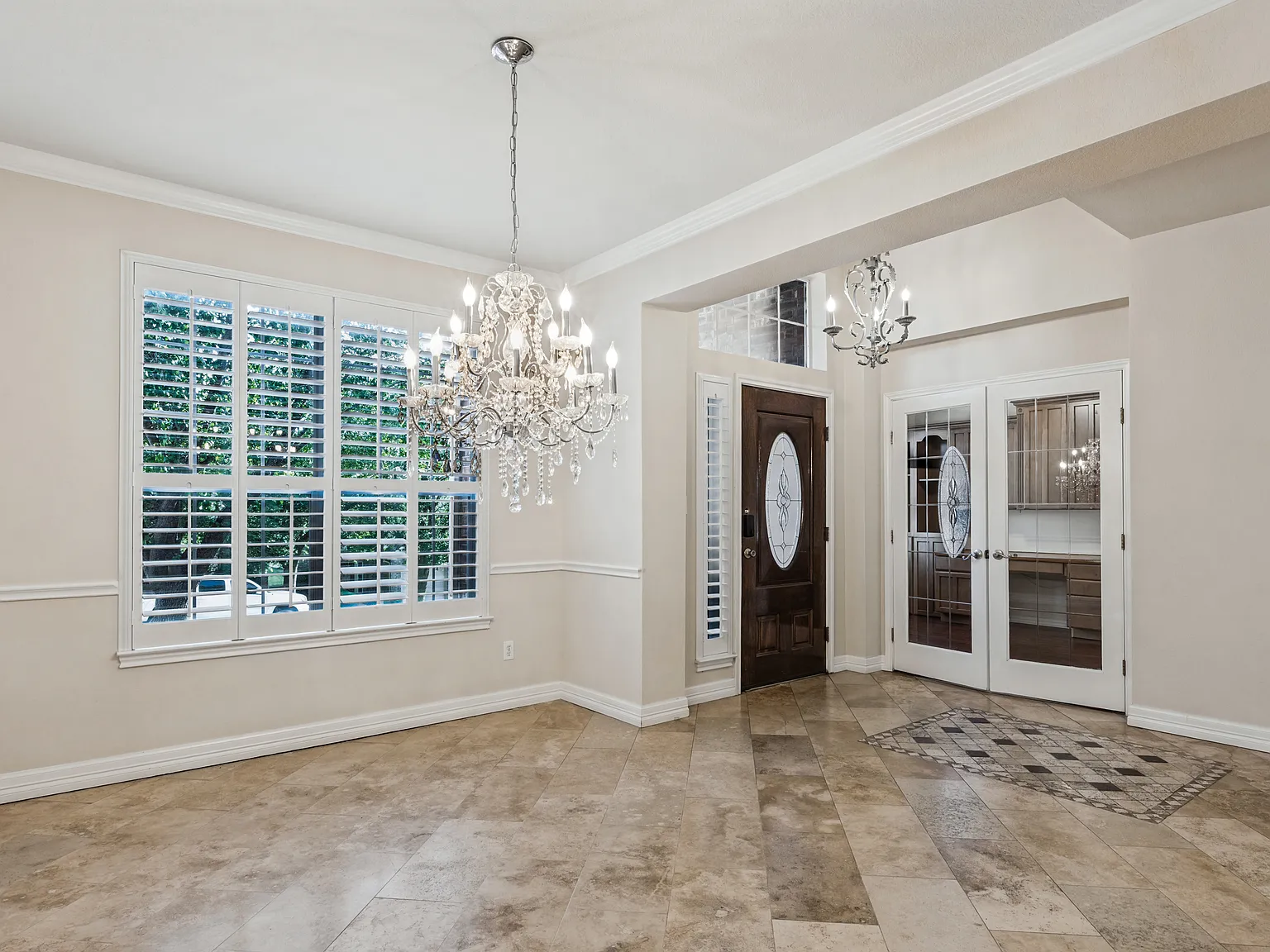 4 bed, 2600 sqft, $3,450 — Photo 4