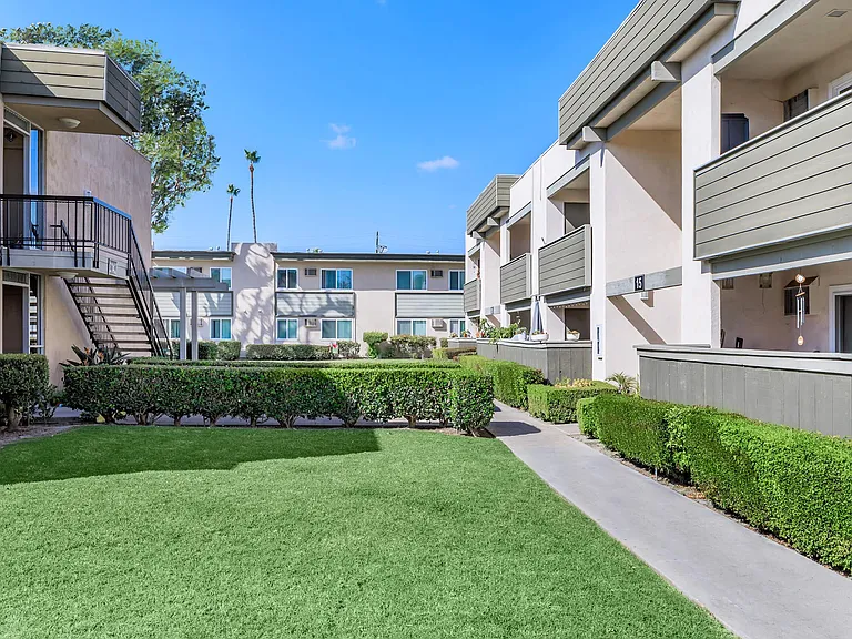 Regency Plaza Apartment Homes — Photo 20