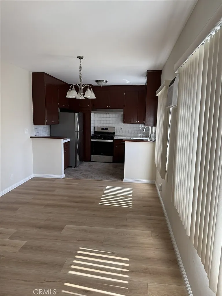 2 bed, 6128 sqft, $2,350 — Photo 4