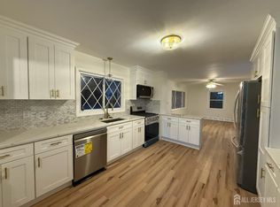 126 Lakeside Dr N, Piscataway, NJ 08854