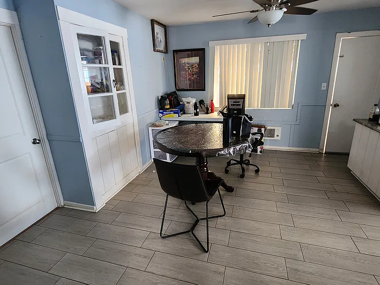 1235 Lewis St — Photo 3