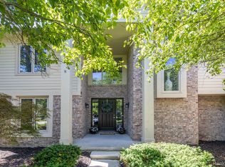 31005 Pine Cone Dr, Farmington Hills, MI 48331
