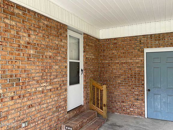 3rd image of 542 Circle Dr