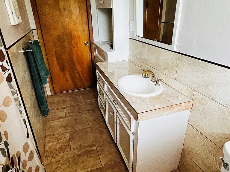 13421 Utica St — Photo 24