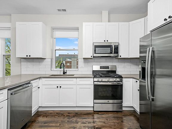 5th image of 3556 W Belmont Ave #2R