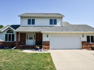1102 Sommerset Dr, West Fargo, ND 58078