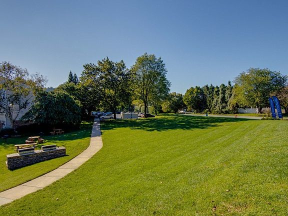 3rd image of 1901 Snow Meadow Ln #201
