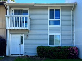 26 Regis Cir, Sterling, VA 20164