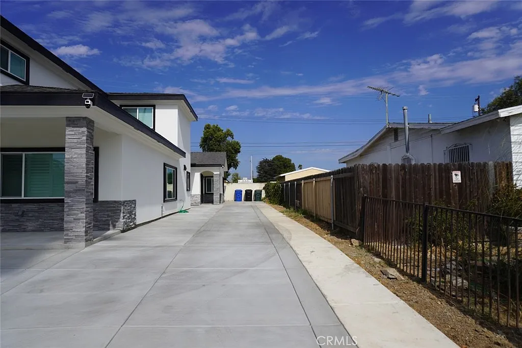 2 bed, 1050 sqft, $3,950 — Photo 4