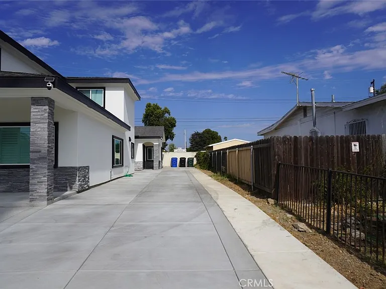 148 S Lark Ellen — Photo 4