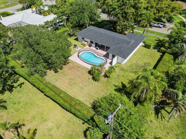 8620 SW 159th St, Palmetto Bay, FL 33157