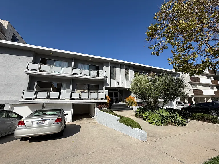 1942 Pelham Ave #2 — Photo 2