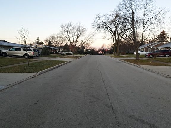 5th image of 8 E Briarwood Dr