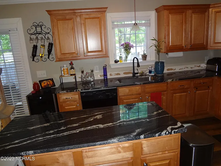 205 S Pointe Dr #B — Photo 24
