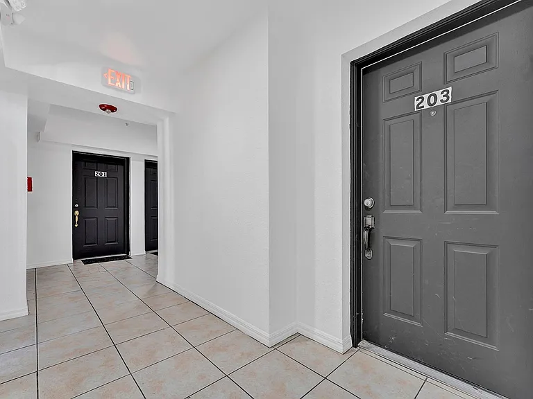 520 SW 5th St — Photo 7