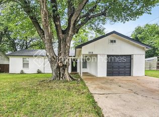 212 W 5th St, Weatherford, TX 76086