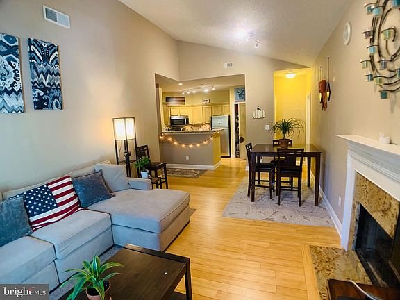 2nd image of 4401 Sedgehurst Dr APT 304