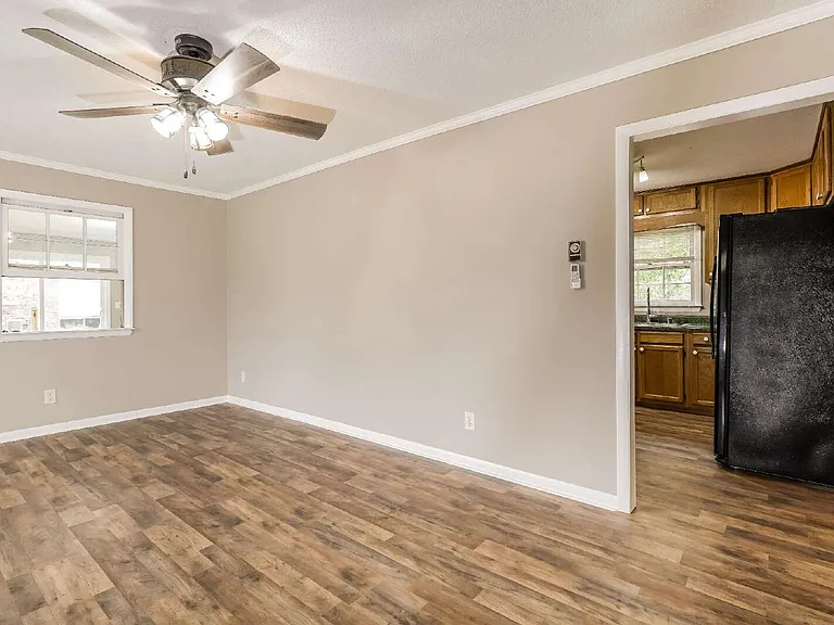 717 Milling Rd — Photo 11