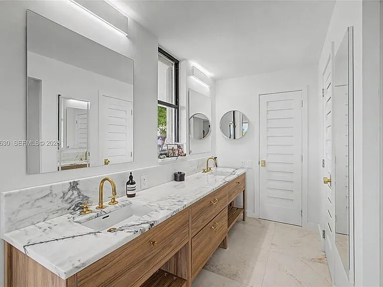 2575 S Bayshore Dr #4A — Photo 3