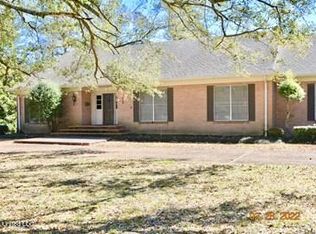 602 Francis Dr, Belzoni, MS 39038