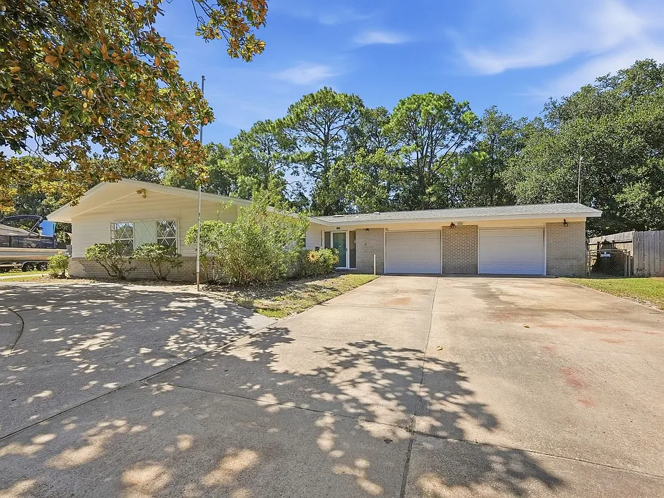 338 Coral Dr SW