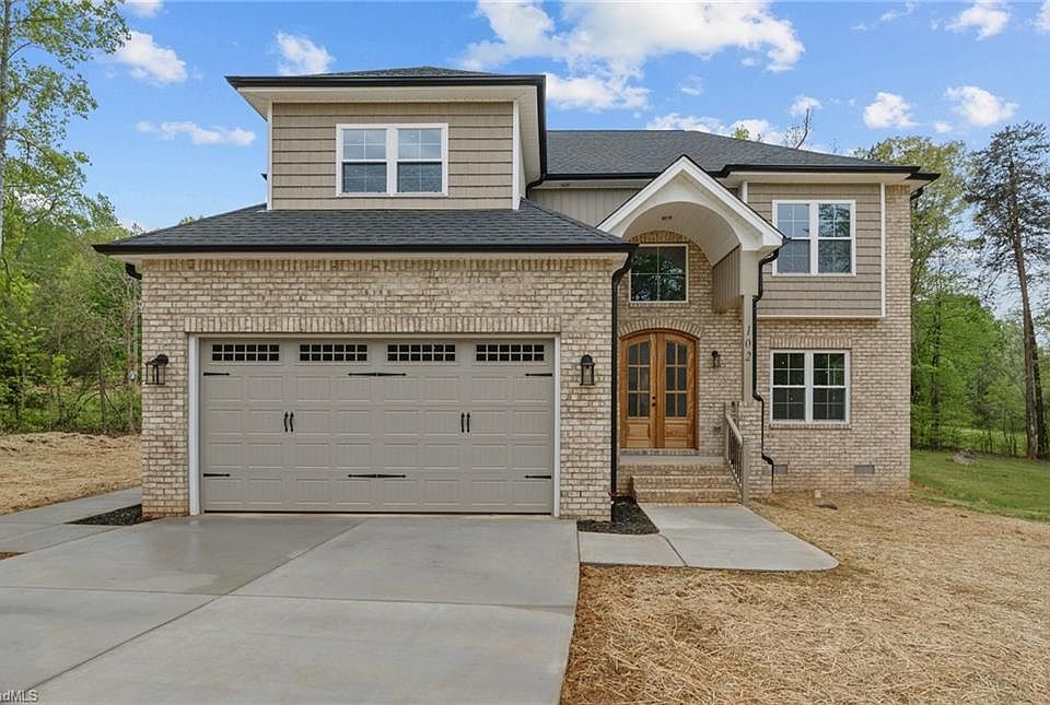 1st image of 102 Camelot Dr