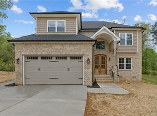 102 Camelot Dr, Elon, NC 27244